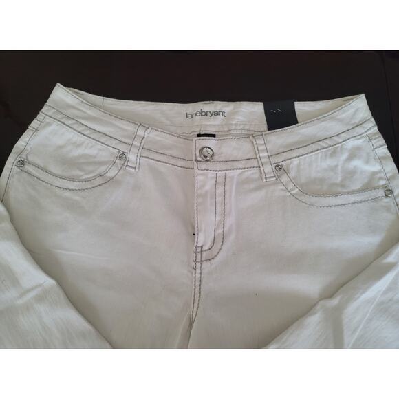 Lane Bryant Totally Cropped Jeans PLUS Size 16 White Embroidered Pockets NWT - Picture 8 of 14
